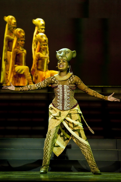 Best_of_Musical   026.jpg - Szene aus Best of Musical Gala 2010.Hier Ana Milva Gomes in "Der König der Löwen" in der Color Line Arena in Hamburg am 29. Januar 2010.Photo: Stage Entertainment/Morris Mac Matzen